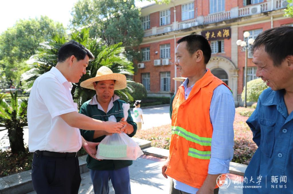 徐国正慰问后勤保障一线高温岗位员工