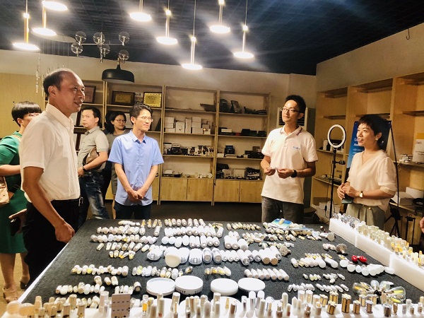 校长李伯超看望珠海校友并走访校友企业