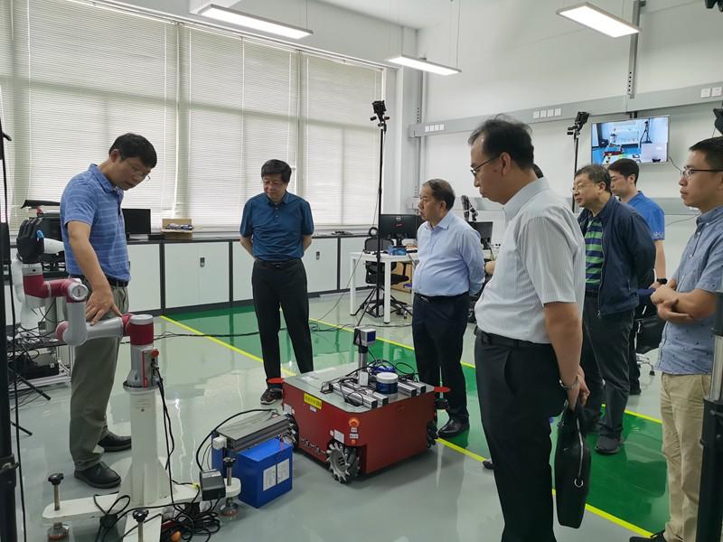国防科工局探月与航天工程中心主任刘继忠、中国航天科技集团科技委主任包为民院士一行访问上海交大
