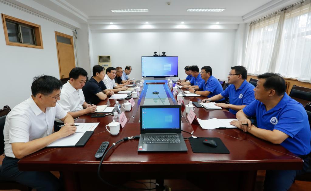 黄冈师范学院党委书记王立兵一行来校调研交流