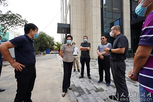 靳诺书记一行检查东南区建设项目施工工作