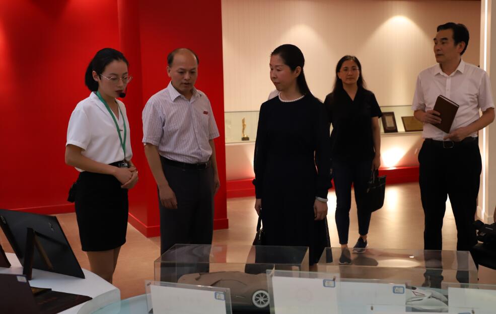 农业农村部科教司副司长张晔来校调研