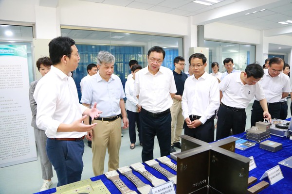 江苏省委常委、省委统战部部长杨岳来校调研