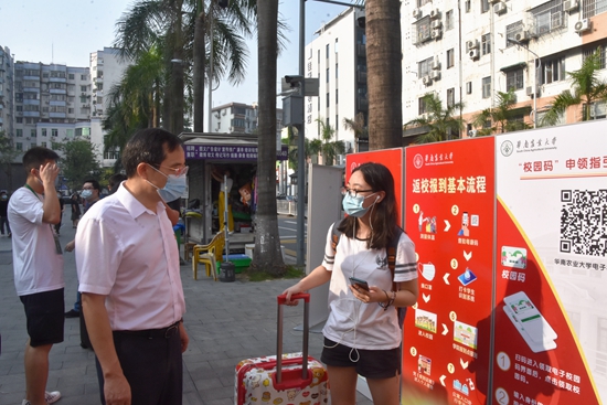 离时寒冬归来处暑校领导迎接返校学子