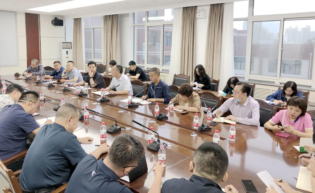 学校召开本科教学指导委员会扩大会议