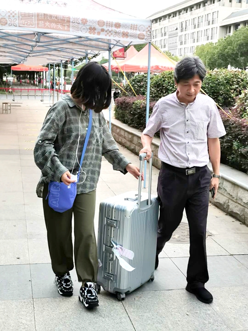 第二批本科生陆续返校