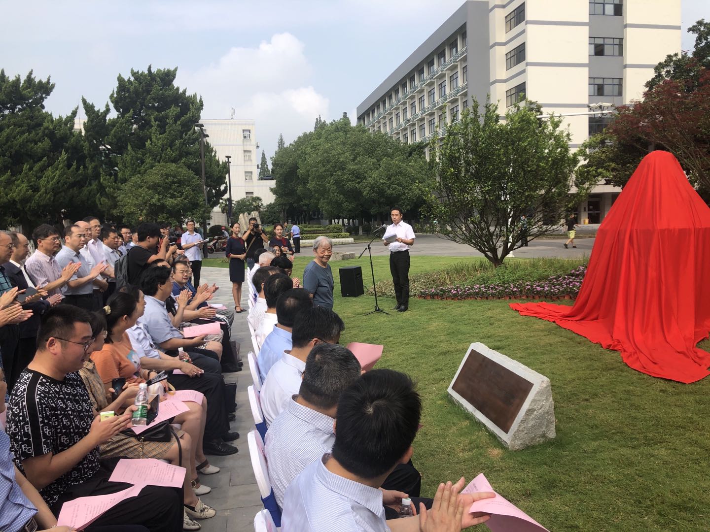 我校举行系列校园文化景观揭幕仪式