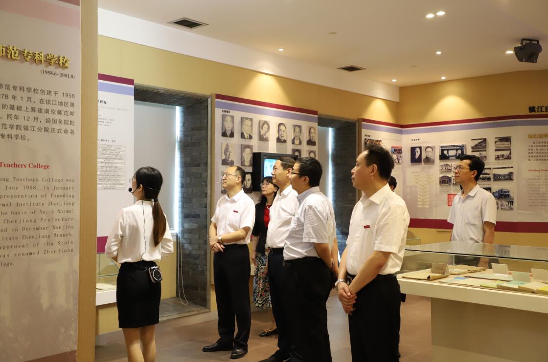 甘肃省卫健委副主任张浩来校洽谈交流