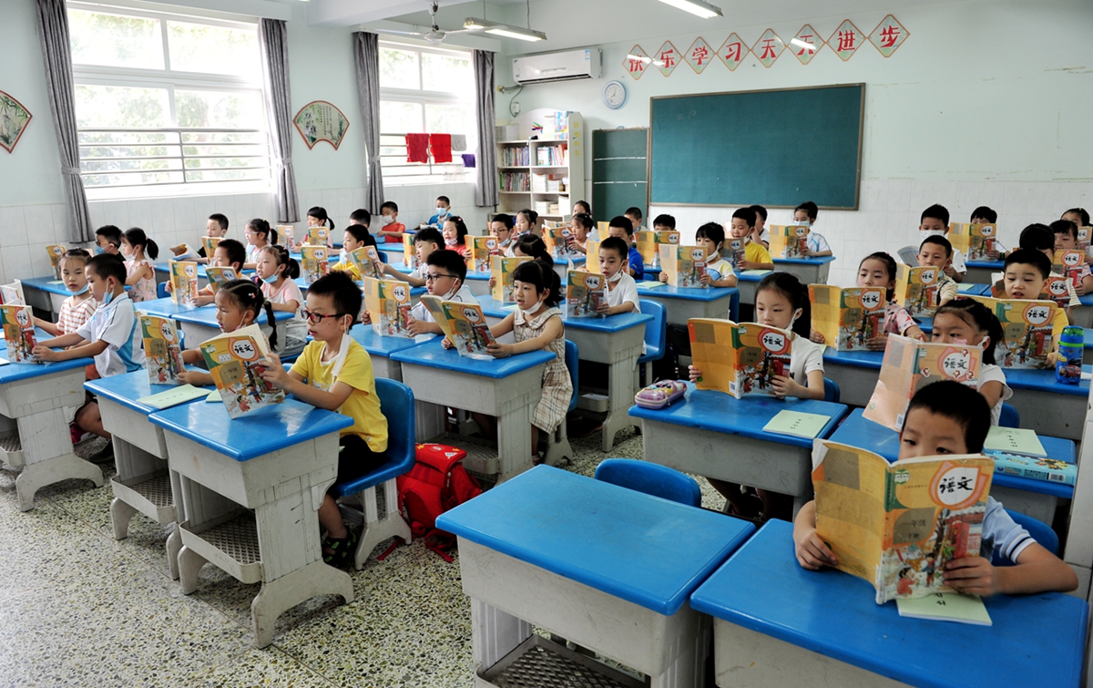 教室再响“老师好”我校附属学校如期开学