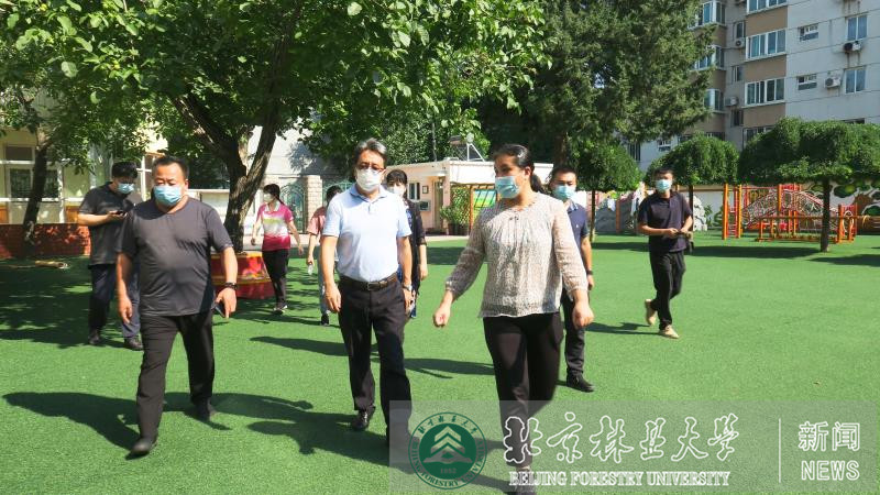 校领导检查秋季学期开学准备工作