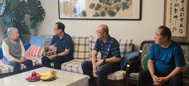 北京邮电大学开展走访慰问抗战老同志活动