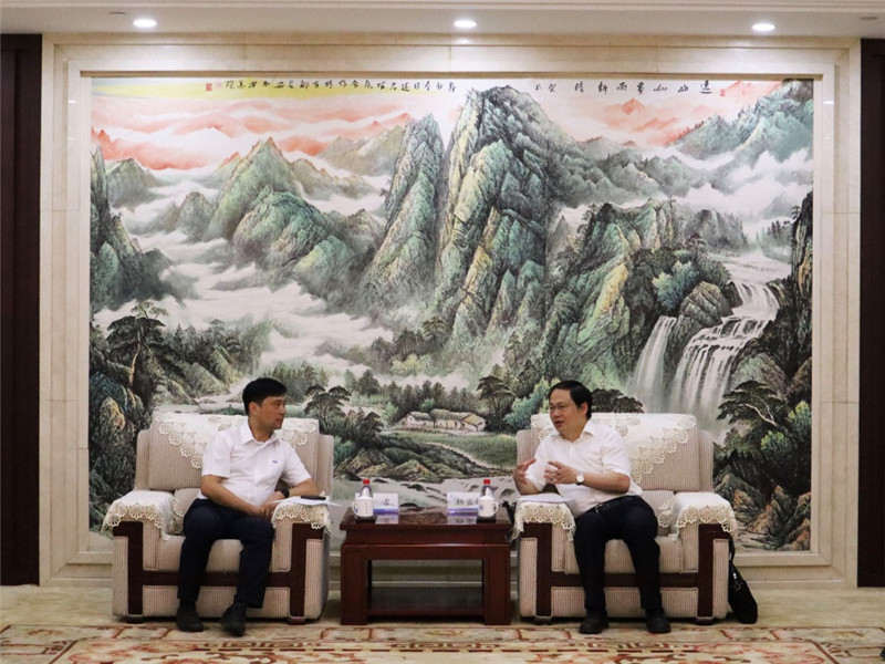 我校校友、航天九院772所所长陈雷率队调研电子信息学院