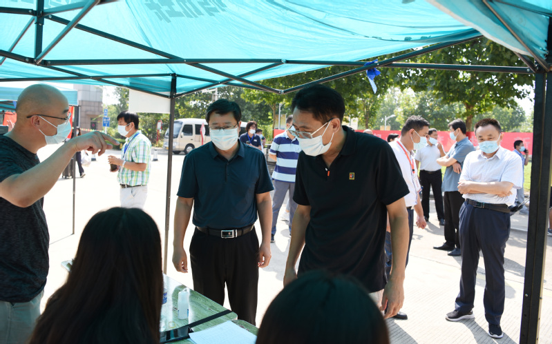 校领导检查指导南校区学生返校及开学保障工作