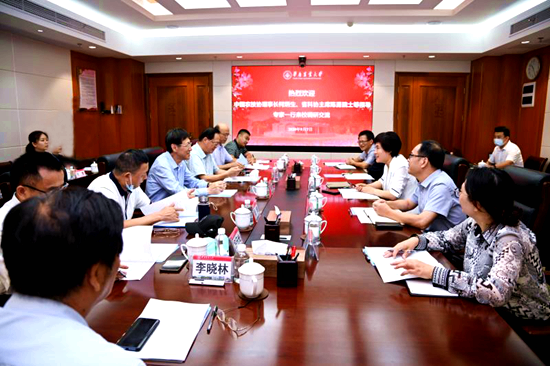 中国农技协理事长柯炳生一行来校调研交流