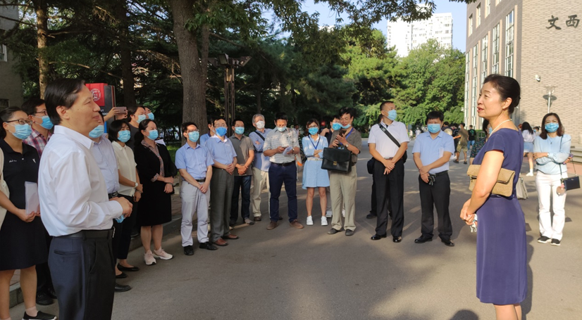 校长郭广生带队巡视新学期开学第一天教学秩序