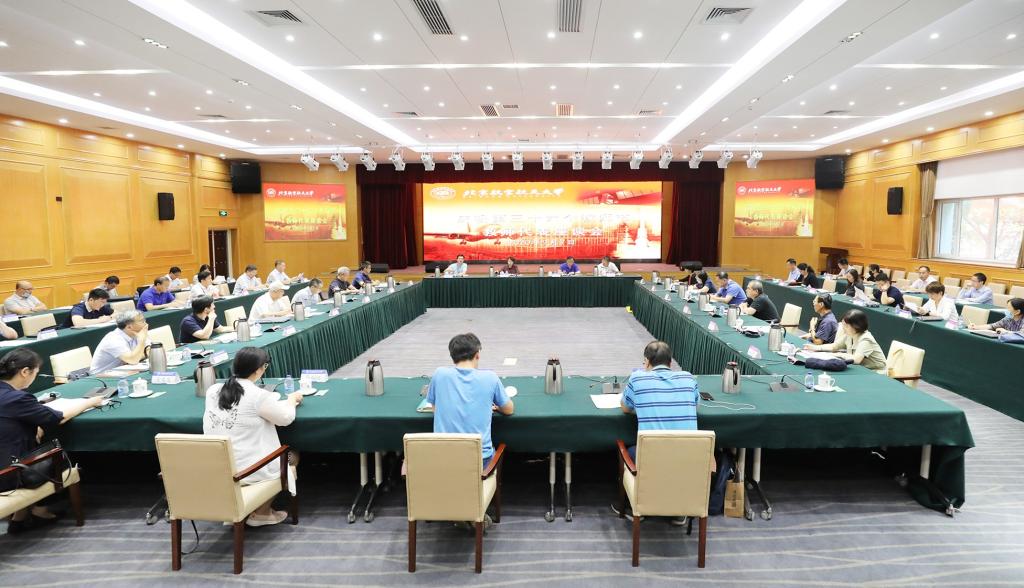 我校召开庆祝第三十六个教师节教师代表座谈会