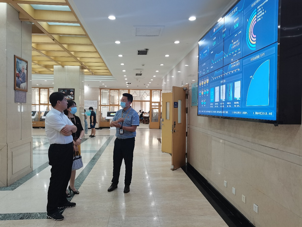张京泽检查调研图书馆新学期开馆工作