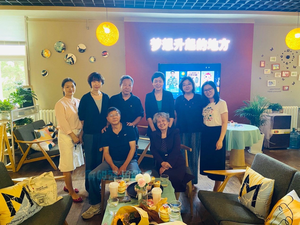 动画与数字艺术学院开展教师节慰问活动