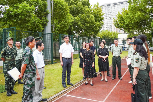 校领导看望慰问2019级本科生军训承训教官和参训师生
