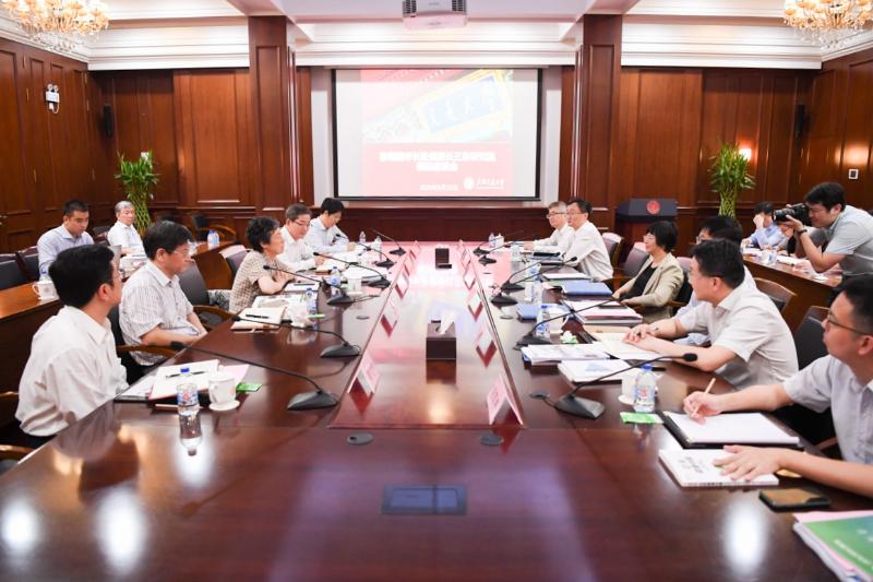 上海市副市长宗明在上海交大健康长三角研究院调研