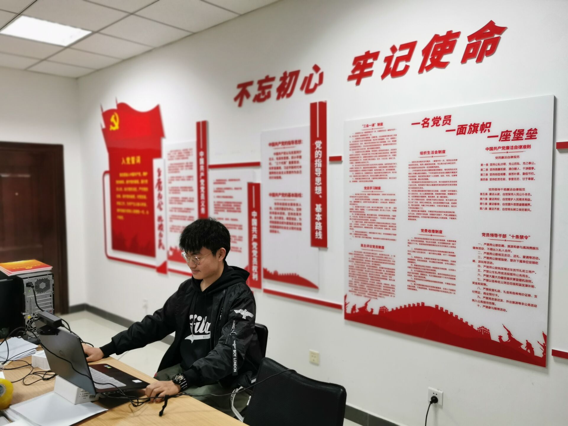 软件学院“爱在云课堂”牵手志愿活动第一课正式开课