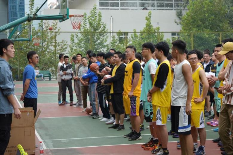 材料学院“迎新杯”研究生篮球赛圆满落幕