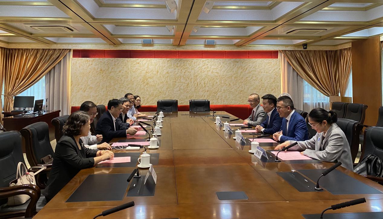 石佑启会见锦天城高级合伙人黄桂洪校友一行