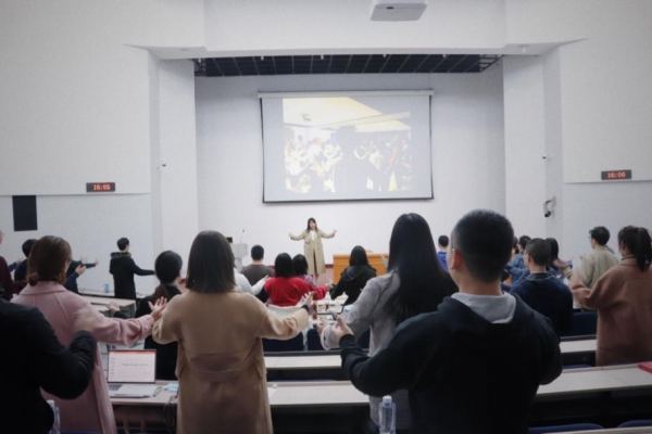经管学院MBA开设演讲技巧讲座