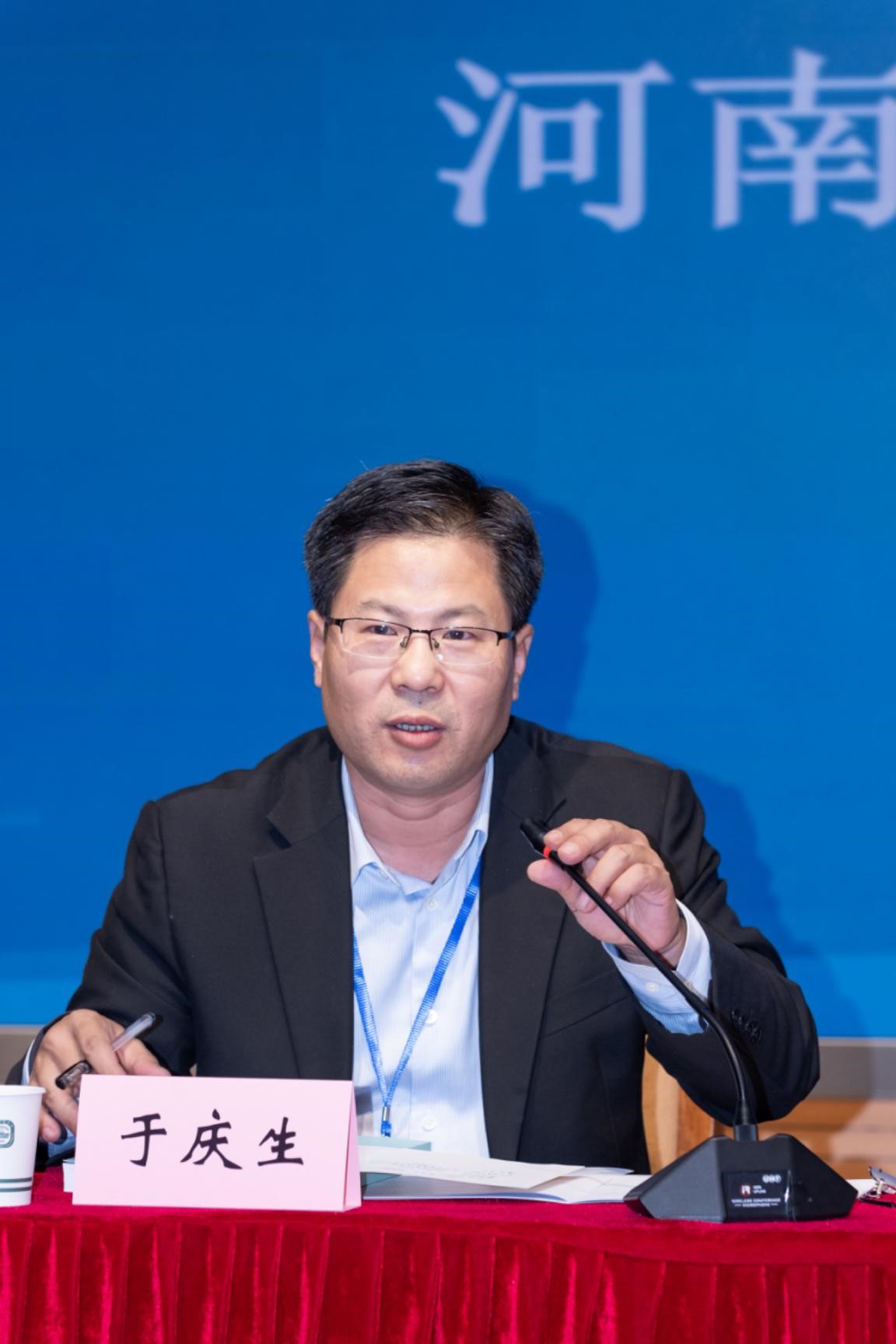 “法治发展与区域治理现代化”国际学术研讨会在我校召开