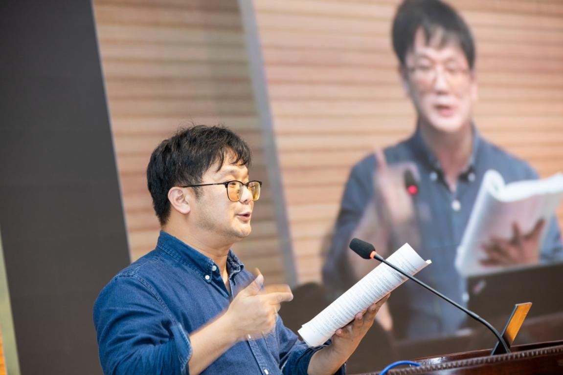 “法治发展与区域治理现代化”国际学术研讨会在我校召开