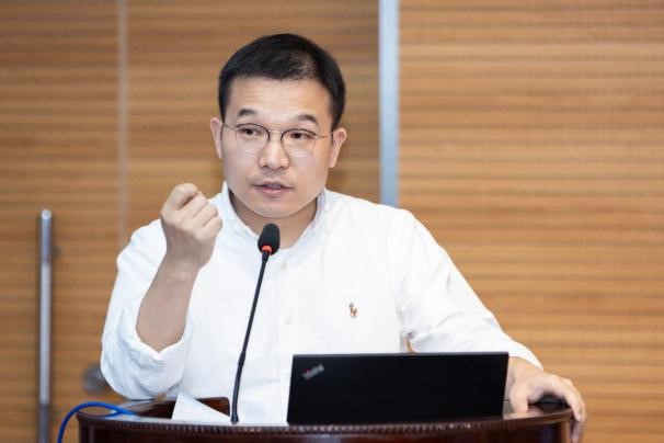 “法治发展与区域治理现代化”国际学术研讨会在我校召开