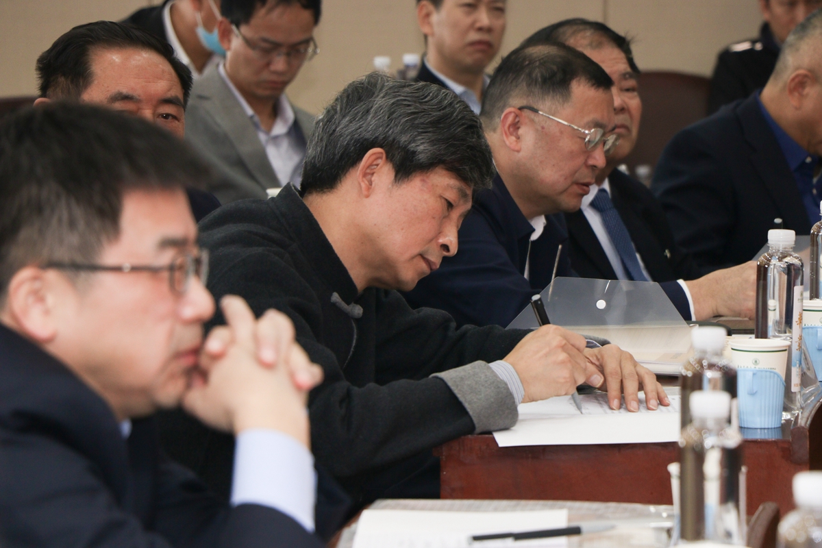 我校举办校友企业家联谊会换届大会