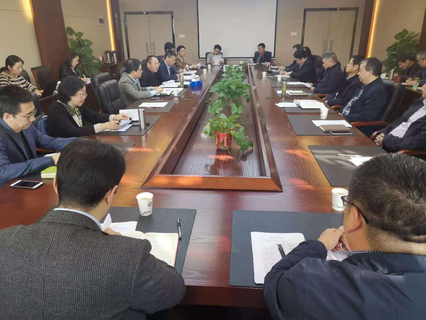 学校召开新文科建设研讨会