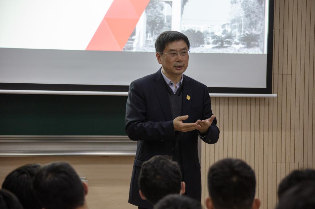 校领导为机械工程学院学生讲授形势与政策课