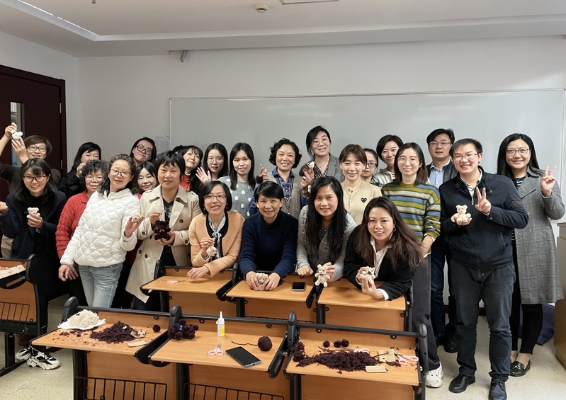 继续教育学院“毛线做玩偶”旧物改造活动成功举行