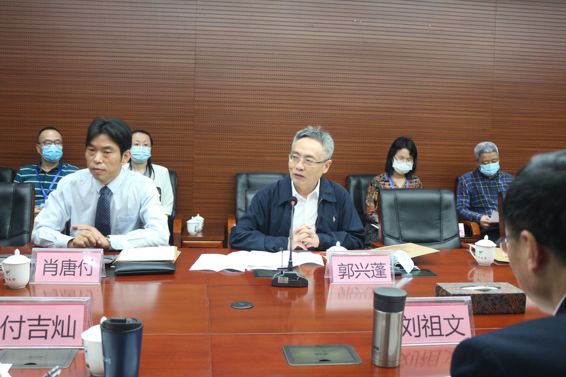我校环境工程专业接受全国工程教育专业认证专家组现场考查