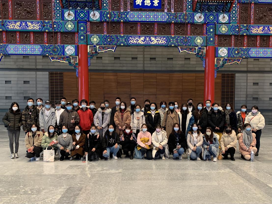 经济与管理学院组织2020级新生参观首都博物馆