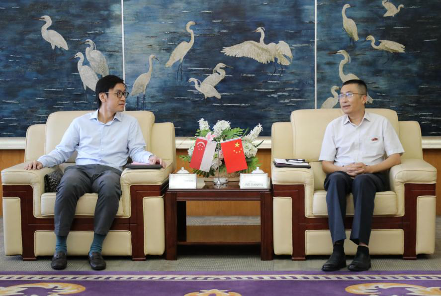 新加坡驻厦门总领事馆新任总领事到访我校