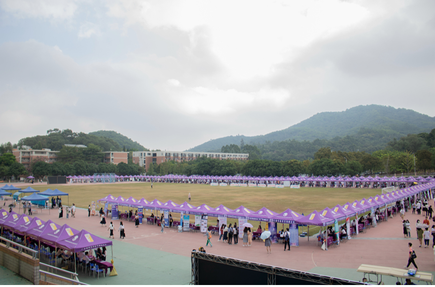 我校举办秋招会线上线下助力学生就业