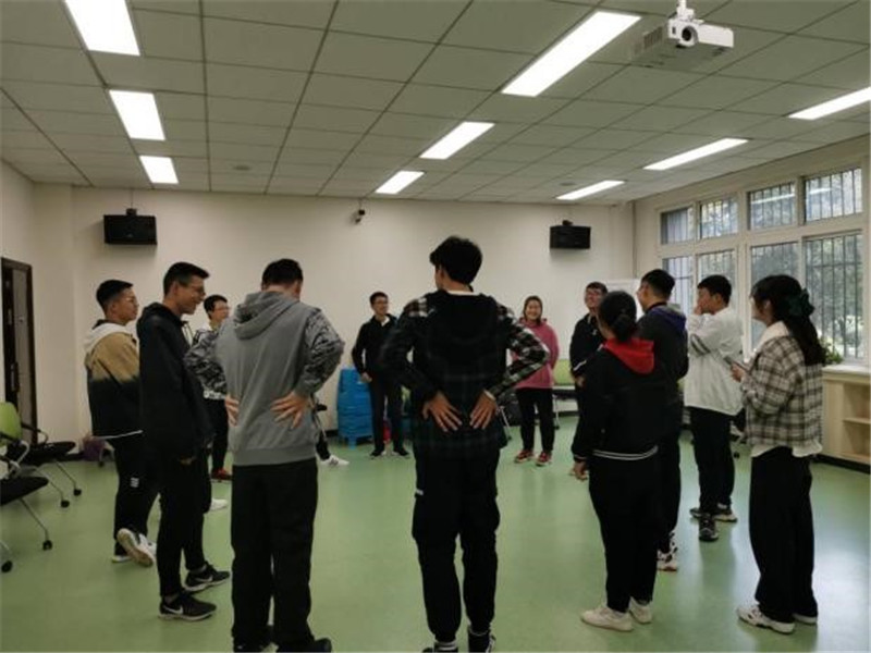 材料学院组织开展2020级本科新生破冰活动