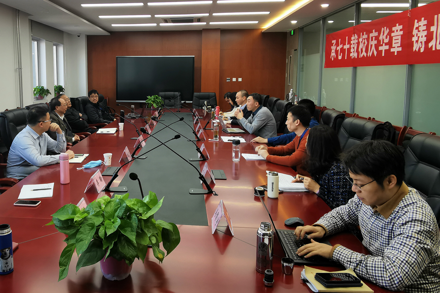 学校党委书记黄先开到法学院调研座谈