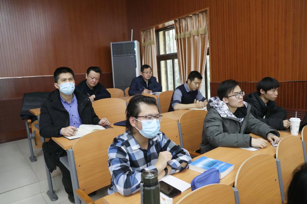 北京市委教育工委委员、市教委副主任丁大伟一行来北语调研