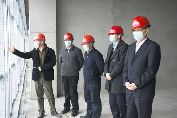 省人大副主任王建鸣来校调研