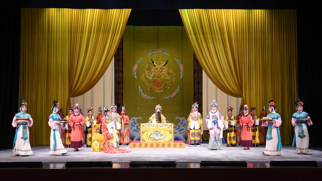 我校师生京剧专场演出开演，推动梅派艺术与京剧在高校生根发芽