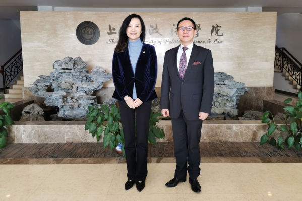 法国里昂商学院一行访问我校