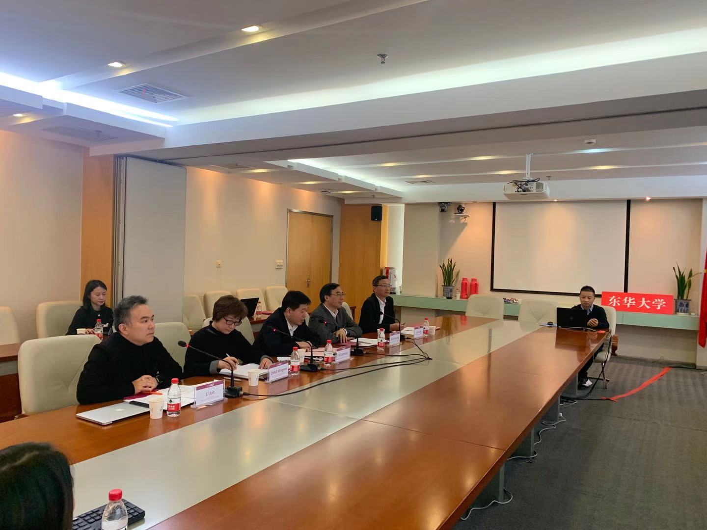 我校上海国际时尚创意学院联合管理委员会2020年会议在线上召开