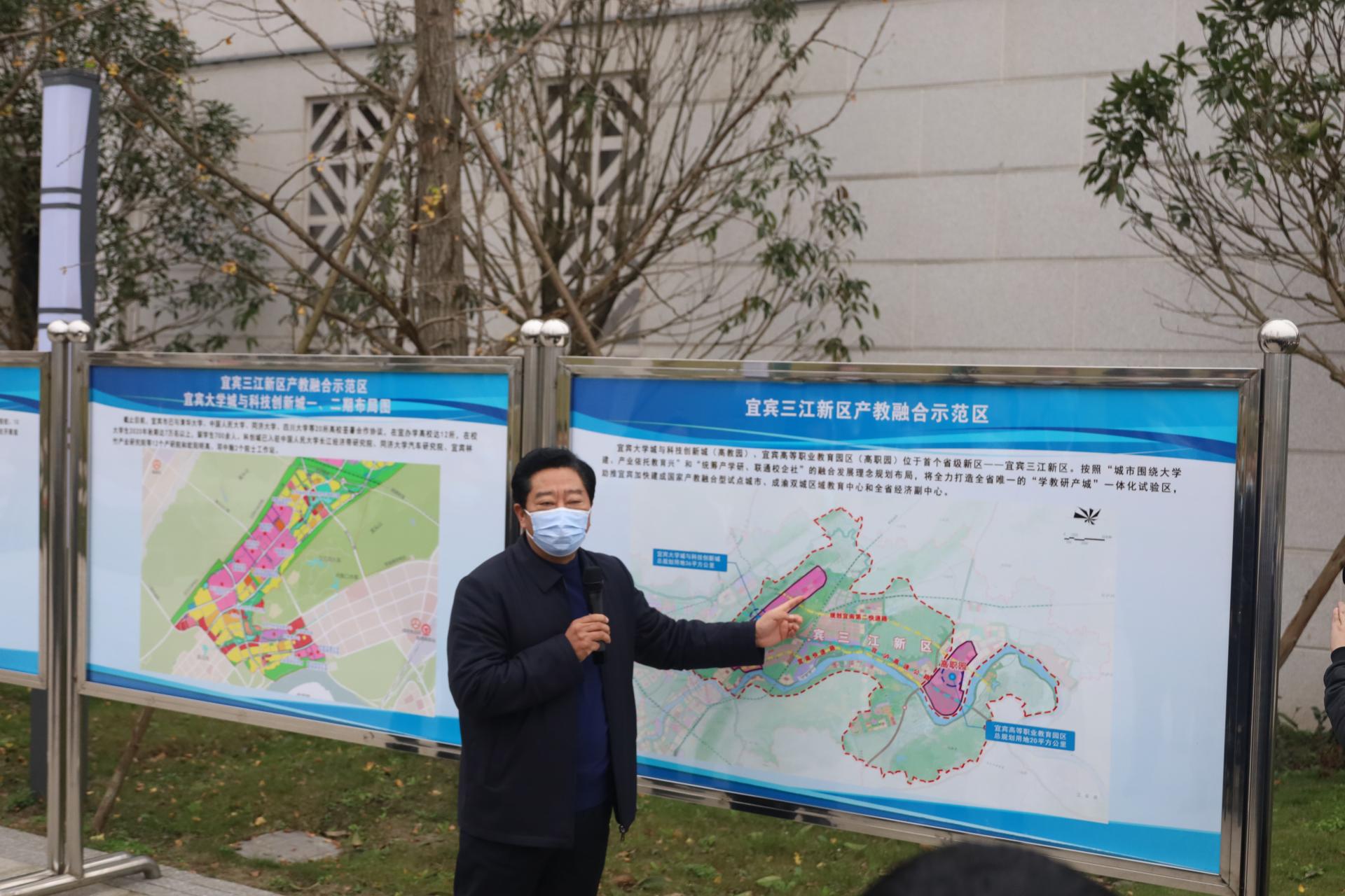 宜宾市委书记刘中伯率领导干部读书班学员赴我校宜宾校区考察和调研