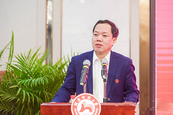 刘起军出席我校深圳市校友会第四届会员代表大会