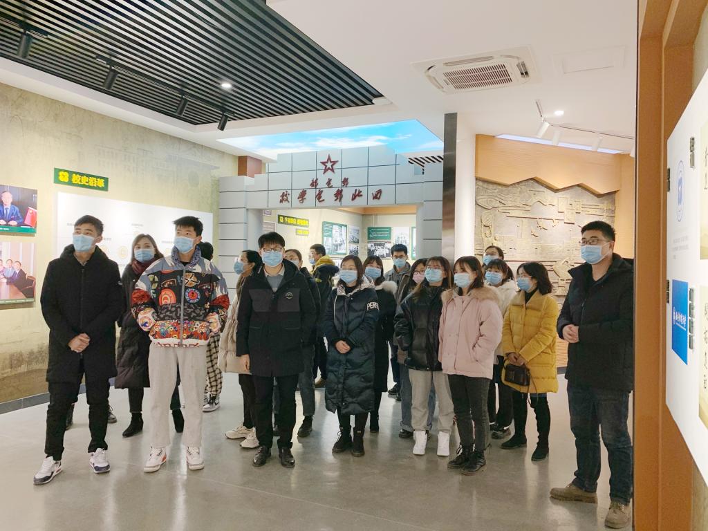 【创建文明校园专栏】感悟校史底蕴了解通信发展——理学院师生参观校史馆和通信馆