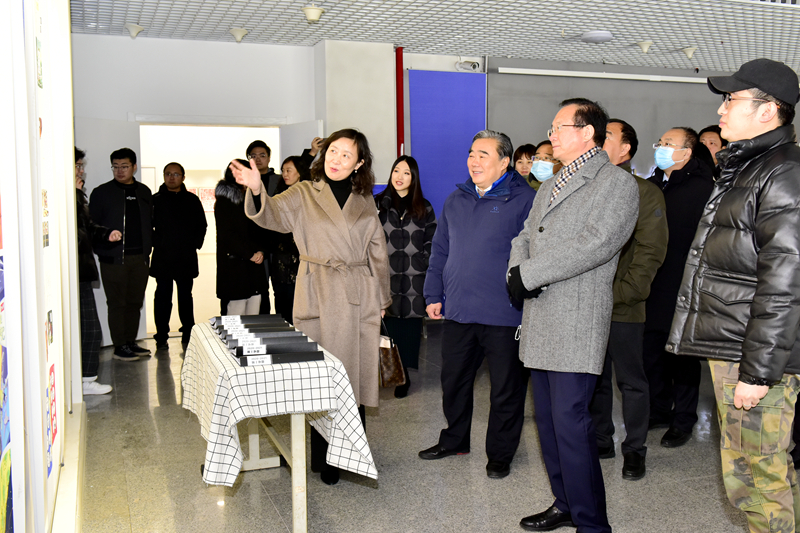 “视觉力量”——艺术学院师生举办教学成果汇报展喜迎新年